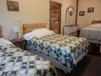 Spacious Norfork Lake View Bunkhouse, Resort Amenities, Family/Fishermen/Pets