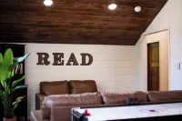 Updated Getaway in the hills of southern Indiana. Minutes from Starve Hollow SRA