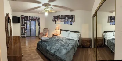 Cozy Getaway home in Bullhead City. 15-20 minutes to Laughlin casinos.