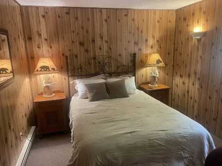 Awesome location steps to the lake sleeps up to 10 people!!