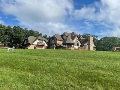 6 bd Country Estate on 28 Acres near Lk Geneva w/ Ponds, Trails, Fenced Dog-park Hotels near Prairie Ridge Drive Park