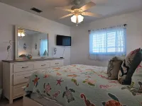 Beautiful, Pet friendly home on canal. Great for fishing, kayaks &  snowbirds