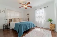 A vacation paradise, minutes from beach & downtown shopping