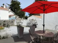 Small house 50 m from the beach