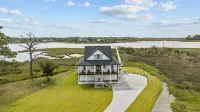 Summer Breeze beach and boaters retreat. Brand new house with tons of activities Hotels in Carteret County