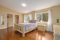 Large Home w/ 2 covered Pickleball Courts near Volcano National Park sleeps 16