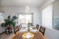 Stylish Vacation Home Phoenix - Low Rates NOW!