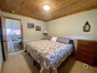 Mountain Vintage Vacation Home! Conveniently in Mt CB, easy access to trails!