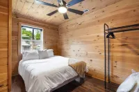 Big Riverfront Cabin #5 on the James! Sleeps 12, #5 of 5 Cabins