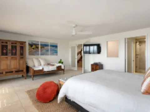 High End Oceanfront Home, a 2 min walk to Beach, Shops, Dining & More in Solana 索拉納海灘酒店