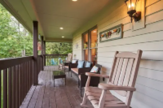 HUGE 5BR, 4.5BA, 3 King Suites, Dog Friendly!