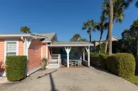 1 Block to THE MOTHER SEA.  Super easy and quick walk.