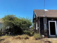 Unique Redwood home built 1920 with hot tub & short walk to the Elk beach