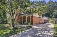 Open, Comfortable Kingwood Home Family Friendly With Pool MUST SEE