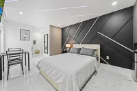 Cozy Luxury Room. Luxurious studio retreat with sleek design.