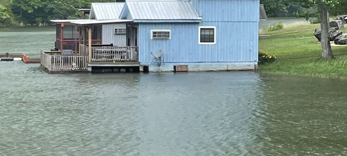Waterfront Tiny Fishing Cabin -30 minutes from Chattanooga Hotels in Dade County