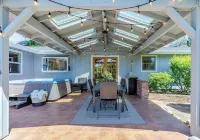 5-bedroom/3 bath home just 5 minutes to University of Oregon, patio/hot tub