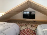 Downtown Cozy Red Cabin Hotels in Victor