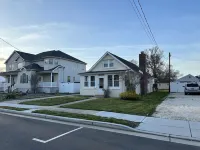 5 Min Walk to Jenkinson's, Ample Parking, Beach Access, Spacious, 4 Bedrooms