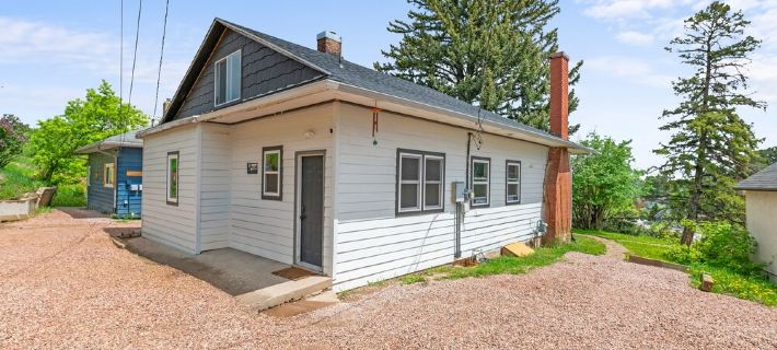 Beautiful Modern/Rustic Cottage in the heart of Lead!!! Отели в г. Лидс