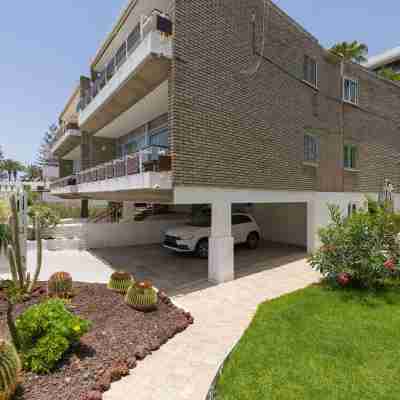 Apartment in Maspalomas with spacious garden, 30 m to the beach. Private garage Hotel Exterior