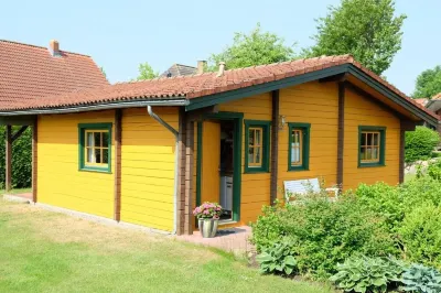 Idyllisches Kleines Blockhaus in Großer Gepflegter Gartenlage فنادق في 