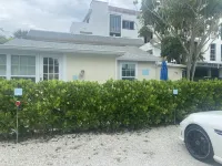 Siesta Key 2 BR 1BA less than 1000 ft from Beach-“GEM”-Barefoot Bungalows