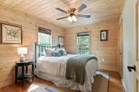 Monteagle Cabin, Views! Hot Tub!