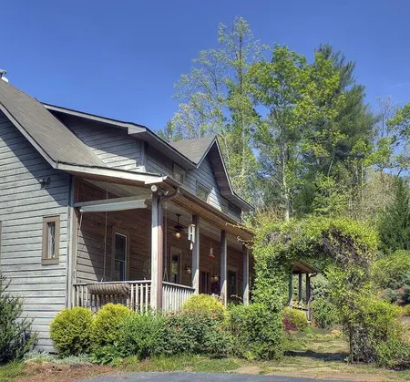 Unbelievable Mountain Cabin on the Historic Chattahoochee River- 3/26 Remodel