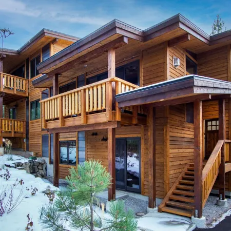 Stylish Luxury Townhouse - Walk to Downtown, A/C!