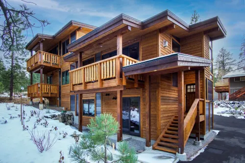 Stylish Luxury Townhouse - Walk to Downtown, A/C! Hotels in Truckee