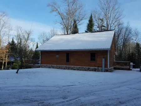 Seney Cabin with hot tub
