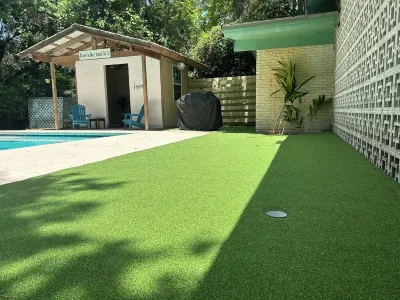 Newly Renovated, Private Pool, 2 minute walk to beach, Putting Green Hotels near Jekyll Island Historic District