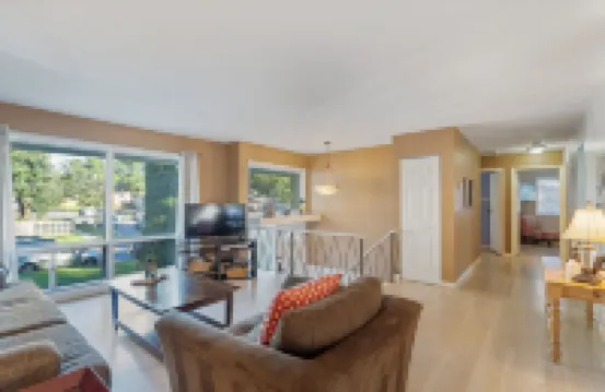 Spacious 5-Bedroom House in Rockville Fast WiFi, Gaming Area & Fenced Yard