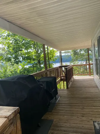 Lakefront Tillery Getaway- Forever Views of Morrow Mountain Отели в г. Ухари