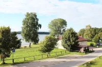Beach house, 200 square meters. Wf., Directly on the Plauer See, Müritz, 30m to beach, Sky