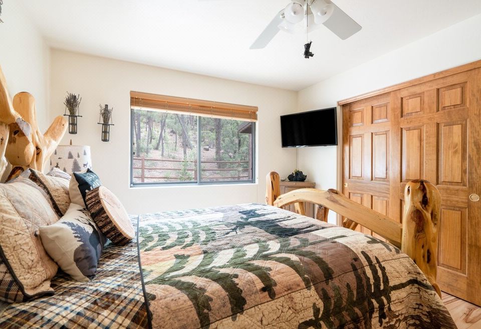 BEAR-A-DISE Cabin in Bison Ridge nr/Fool Hollow Lake, Hiking Trails ...