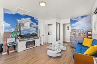 Downtown Blueberry Bungalow w/AC, Fully Fenced Yard, 3 Smart TVs, W/D, Fast WiFi - บังกะโล
