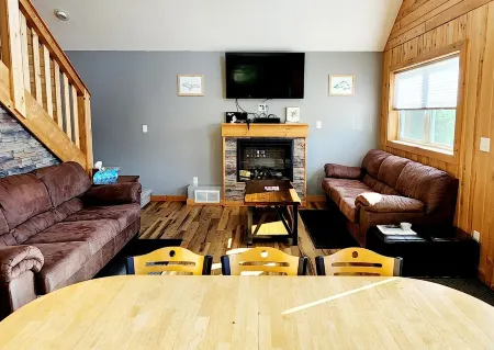 Catchin Crickets Near Pictured Rocks and Atv Trails!