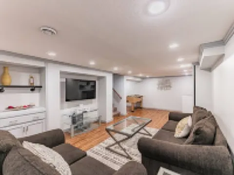 Gorgeous l 3 Season Porch l Dry Bar l Fireplace Hotels in Richfield