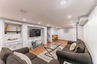 Gorgeous l 3 Season Porch l Dry Bar l Fireplace Hotels in Richfield