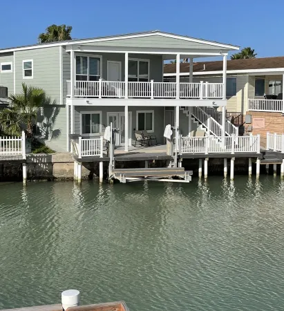 Brand New Waterfront Cottage Fishing/Boat Lift/Resort Отели в г. Порт Исабел