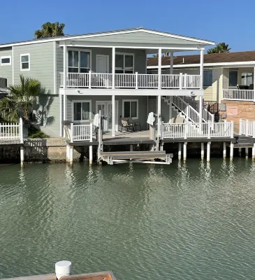 Brand New Waterfront Cottage Fishing/Boat Lift/Resort