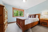 Family Fun Getaway w/Pool, Private Hot Tub, Games & BBQ!