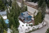 Ski-in Ski-out Sasquatch Retreat @ Snoqualmie Pass