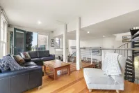 Heart of Queenscliff - Heritage Listed Ballroom Apartment 1