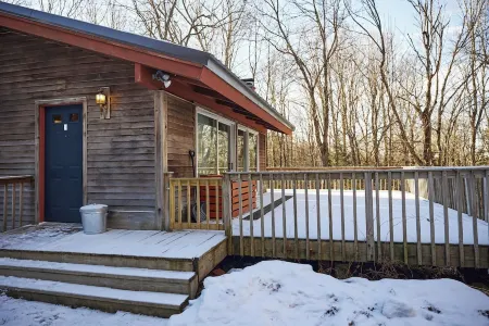Snug Chalet - Family-Friendly, Wi-Fi + Close to Mount Snow