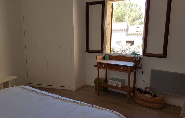 Air-conditioned house with sea view, 80 metres from the beach