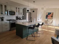 Union Square Beauty 2 bed/2 bath w/ Private Patio Hotels in Somerville