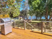 Relaxed and peaceful 2BR home on Wallaga Lake close to Camel Rock Beach